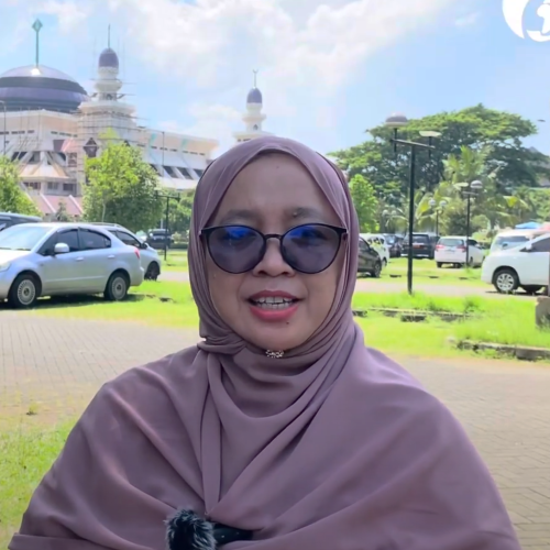 Ibu Anika Koordinator Warga Kampungan Ibu Anika Koordinator Warga Kampungan